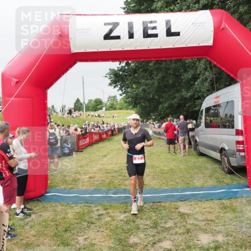 21.06.2025 - 27. Vierlanden-Triathlon MichiJ http://msf.ph/oto/8040161 15.06.2026 13:22:45 Ziel 67 meine-sportfotos.de