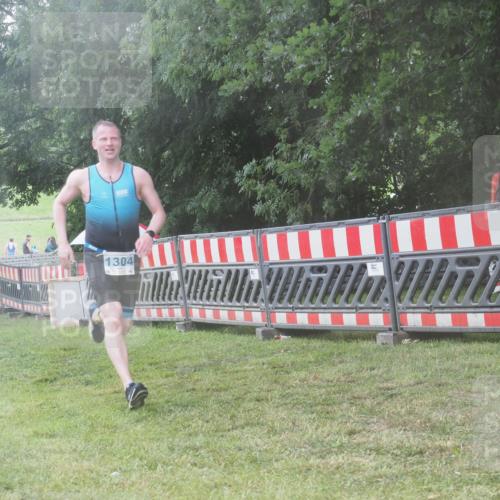 21.06.2025 - 27. Vierlanden-Triathlon KatJ http://msf.ph/oto/8040166 15.06.2025 14:26:46 Ziel 1298, 1304 meine-sportfotos.de