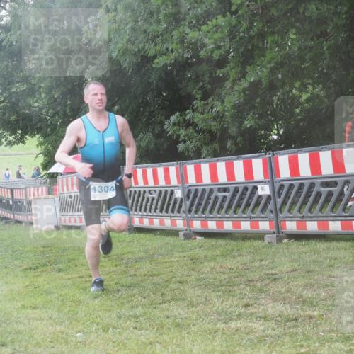 21.06.2025 - 27. Vierlanden-Triathlon KatJ http://msf.ph/oto/8040169 15.06.2025 14:26:46 Ziel 1298, 1304 meine-sportfotos.de
