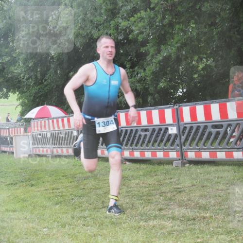 21.06.2025 - 27. Vierlanden-Triathlon KatJ http://msf.ph/oto/8040174 15.06.2025 14:26:46 Ziel 1298, 1304 meine-sportfotos.de