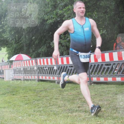 21.06.2025 - 27. Vierlanden-Triathlon KatJ http://msf.ph/oto/8040180 15.06.2025 14:26:46 Ziel 1298, 1304 meine-sportfotos.de