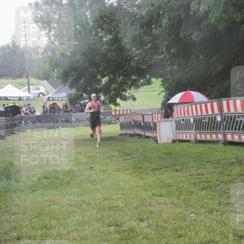 21.06.2025 - 27. Vierlanden-Triathlon KatJ http://msf.ph/oto/8040184 15.06.2025 14:27:01 Ziel 1256, 1305 meine-sportfotos.de