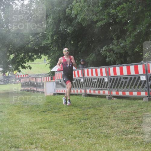 21.06.2025 - 27. Vierlanden-Triathlon KatJ http://msf.ph/oto/8040207 15.06.2025 14:27:03 Ziel 1256, 1305 meine-sportfotos.de