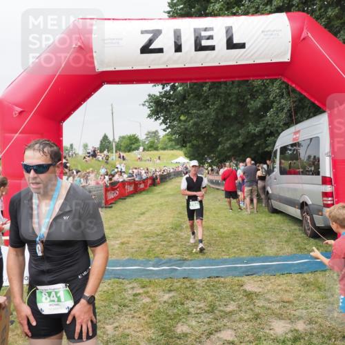 21.06.2025 - 27. Vierlanden-Triathlon MichiJ http://msf.ph/oto/8040252 15.06.2026 13:23:09 Ziel 794 meine-sportfotos.de