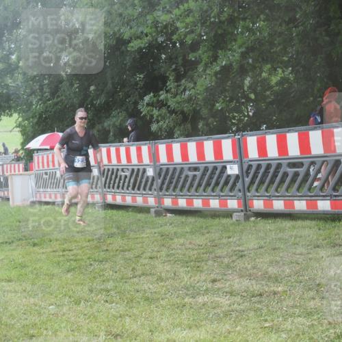 21.06.2025 - 27. Vierlanden-Triathlon KatJ http://msf.ph/oto/8040262 15.06.2025 14:27:20 Ziel 1224, 1239 meine-sportfotos.de