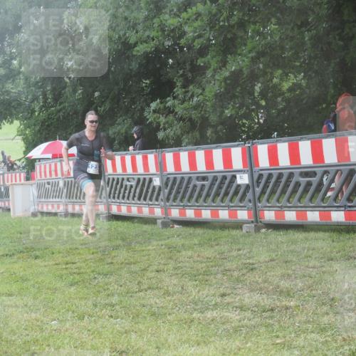 21.06.2025 - 27. Vierlanden-Triathlon KatJ http://msf.ph/oto/8040265 15.06.2025 14:27:20 Ziel 1224, 1239 meine-sportfotos.de