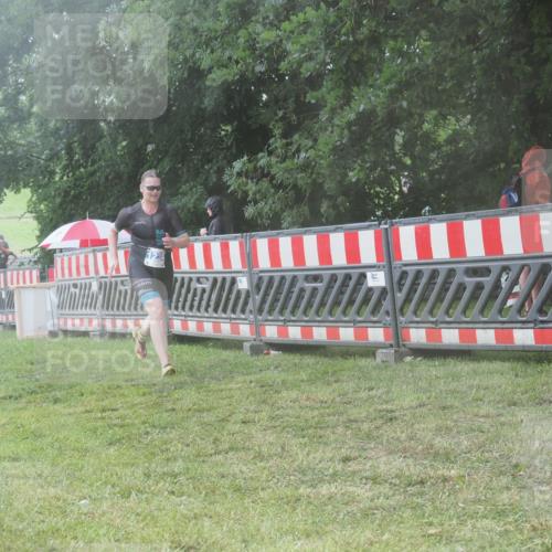 21.06.2025 - 27. Vierlanden-Triathlon KatJ http://msf.ph/oto/8040268 15.06.2025 14:27:20 Ziel 1224, 1239 meine-sportfotos.de