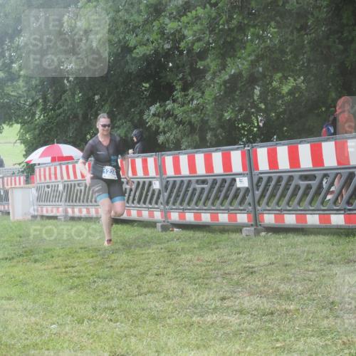 21.06.2025 - 27. Vierlanden-Triathlon KatJ http://msf.ph/oto/8040271 15.06.2025 14:27:20 Ziel 1224, 1239 meine-sportfotos.de