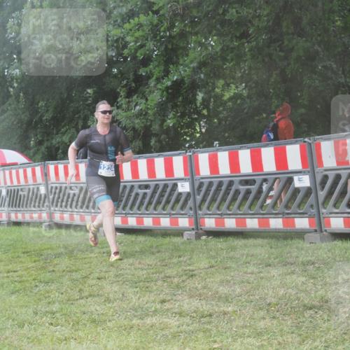 21.06.2025 - 27. Vierlanden-Triathlon KatJ http://msf.ph/oto/8040278 15.06.2025 14:27:21 Ziel 1224, 1239 meine-sportfotos.de