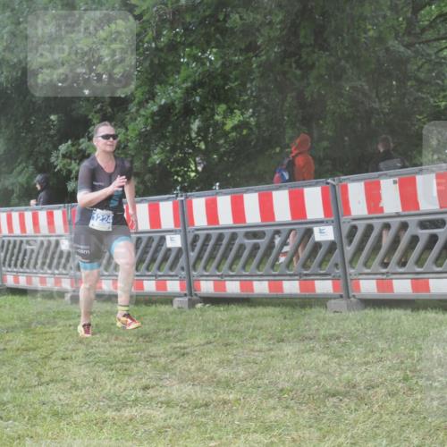 21.06.2025 - 27. Vierlanden-Triathlon KatJ http://msf.ph/oto/8040284 15.06.2025 14:27:21 Ziel 1224, 1239 meine-sportfotos.de