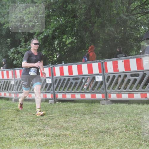 21.06.2025 - 27. Vierlanden-Triathlon KatJ http://msf.ph/oto/8040287 15.06.2025 14:27:21 Ziel 1224, 1239 meine-sportfotos.de