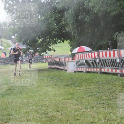 21.06.2025 - 27. Vierlanden-Triathlon KatJ http://msf.ph/oto/8040312 15.06.2025 14:27:26 Ziel 1239, 1299 meine-sportfotos.de