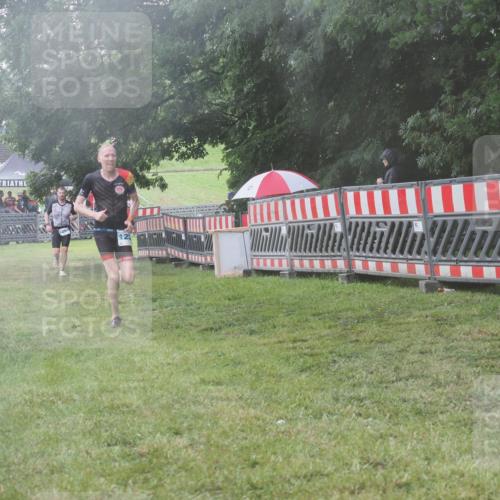 21.06.2025 - 27. Vierlanden-Triathlon KatJ http://msf.ph/oto/8040326 15.06.2025 14:27:27 Ziel 1239, 1299 meine-sportfotos.de