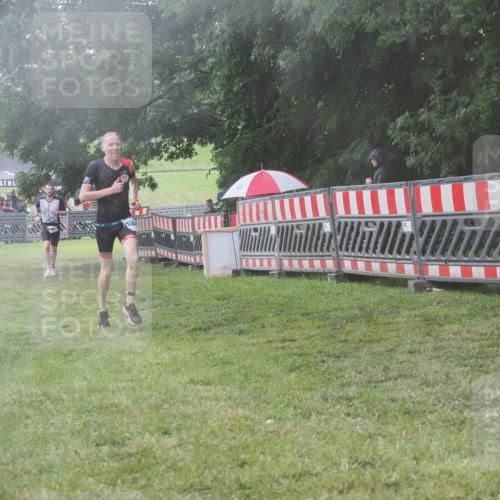 21.06.2025 - 27. Vierlanden-Triathlon KatJ http://msf.ph/oto/8040329 15.06.2025 14:27:27 Ziel 1239, 1299 meine-sportfotos.de