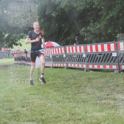 21.06.2025 - 27. Vierlanden-Triathlon KatJ http://msf.ph/oto/8040339 15.06.2025 14:27:28 Ziel 1239, 1299 meine-sportfotos.de