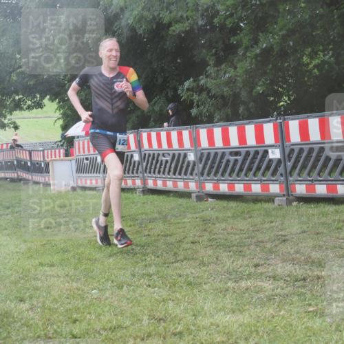 21.06.2025 - 27. Vierlanden-Triathlon KatJ http://msf.ph/oto/8040347 15.06.2025 14:27:29 Ziel 1239, 1299 meine-sportfotos.de