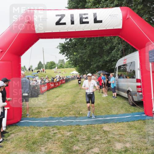 21.06.2025 - 27. Vierlanden-Triathlon MichiJ http://msf.ph/oto/8040354 15.06.2026 13:24:38 Ziel 636, 747, 846 meine-sportfotos.de