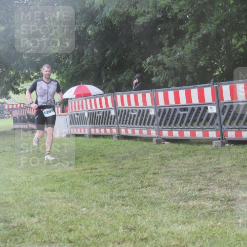 21.06.2025 - 27. Vierlanden-Triathlon KatJ http://msf.ph/oto/8040355 15.06.2025 14:27:31 Ziel 199, 1239, 1299 meine-sportfotos.de