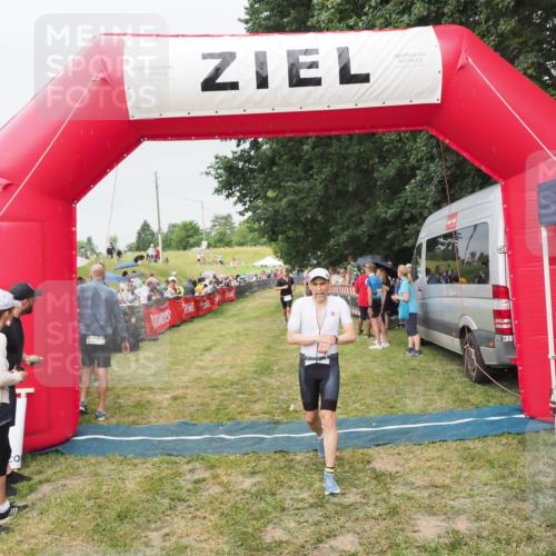 21.06.2025 - 27. Vierlanden-Triathlon MichiJ http://msf.ph/oto/8040370 15.06.2026 13:24:39 Ziel 636, 747, 846 meine-sportfotos.de
