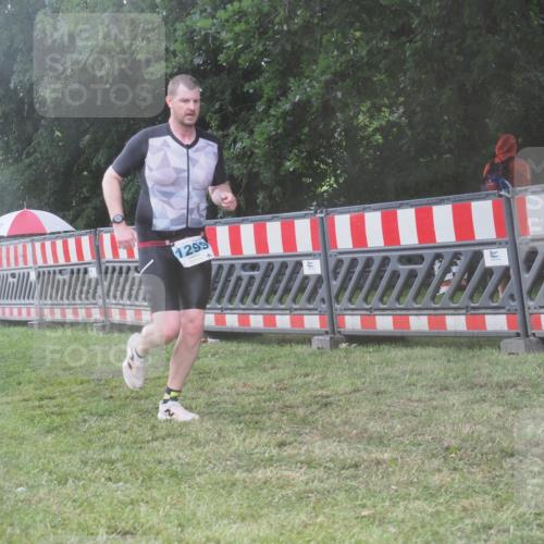 21.06.2025 - 27. Vierlanden-Triathlon KatJ http://msf.ph/oto/8040380 15.06.2025 14:27:33 Ziel 199, 1299 meine-sportfotos.de