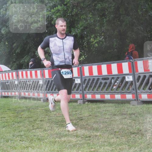 21.06.2025 - 27. Vierlanden-Triathlon KatJ http://msf.ph/oto/8040387 15.06.2025 14:27:33 Ziel 199, 1299 meine-sportfotos.de