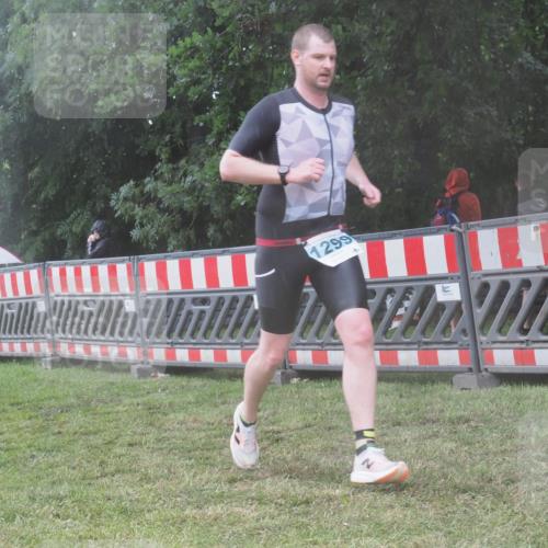 21.06.2025 - 27. Vierlanden-Triathlon KatJ http://msf.ph/oto/8040394 15.06.2025 14:27:33 Ziel 199, 1299 meine-sportfotos.de