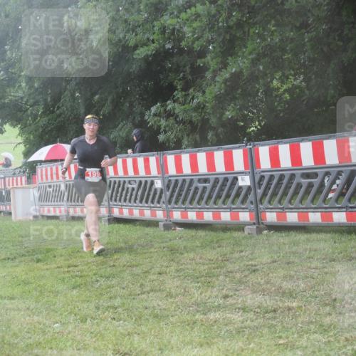 21.06.2025 - 27. Vierlanden-Triathlon KatJ http://msf.ph/oto/8040400 15.06.2025 14:27:38 Ziel 199, 1314 meine-sportfotos.de