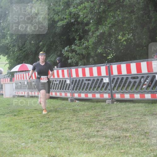 21.06.2025 - 27. Vierlanden-Triathlon KatJ http://msf.ph/oto/8040402 15.06.2025 14:27:38 Ziel 199, 1314 meine-sportfotos.de