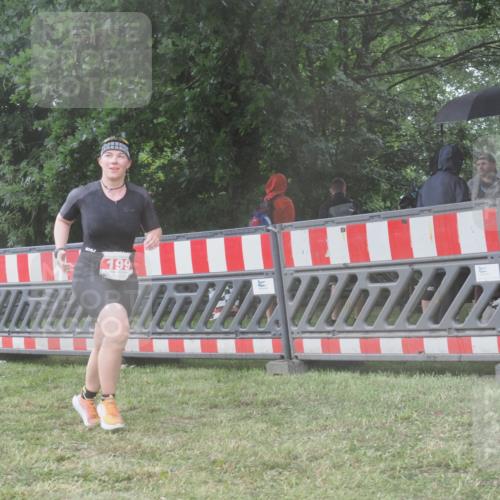 21.06.2025 - 27. Vierlanden-Triathlon KatJ http://msf.ph/oto/8040427 15.06.2025 14:27:39 Ziel 199, 1314 meine-sportfotos.de