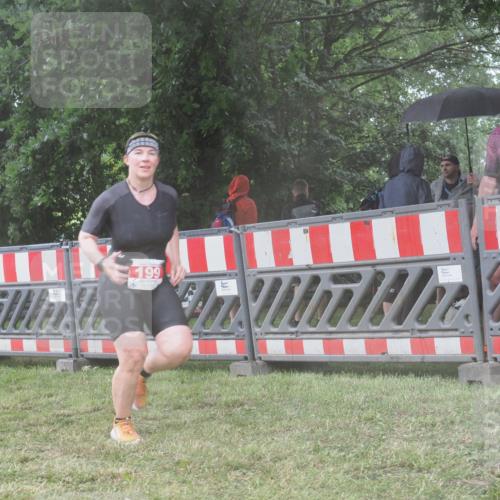 21.06.2025 - 27. Vierlanden-Triathlon KatJ http://msf.ph/oto/8040433 15.06.2025 14:27:40 Ziel 199, 1314 meine-sportfotos.de