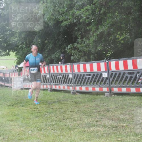 21.06.2025 - 27. Vierlanden-Triathlon KatJ http://msf.ph/oto/8040440 15.06.2025 14:27:43 Ziel 199, 1314 meine-sportfotos.de