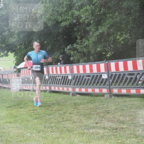 21.06.2025 - 27. Vierlanden-Triathlon KatJ http://msf.ph/oto/8040443 15.06.2025 14:27:43 Ziel 199, 1314 meine-sportfotos.de
