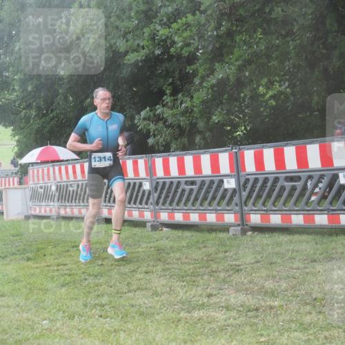 21.06.2025 - 27. Vierlanden-Triathlon KatJ http://msf.ph/oto/8040447 15.06.2025 14:27:43 Ziel 199, 1314 meine-sportfotos.de