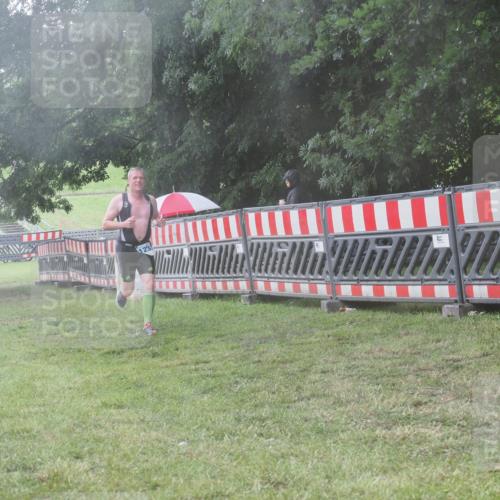 21.06.2025 - 27. Vierlanden-Triathlon KatJ http://msf.ph/oto/8040481 15.06.2025 14:27:57 Ziel 1233 meine-sportfotos.de