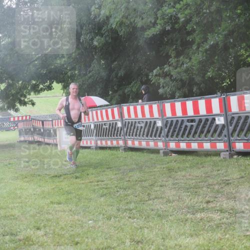 21.06.2025 - 27. Vierlanden-Triathlon KatJ http://msf.ph/oto/8040483 15.06.2025 14:27:57 Ziel 1233 meine-sportfotos.de