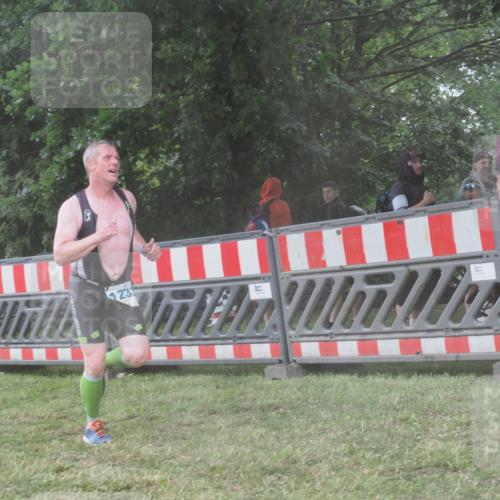 21.06.2025 - 27. Vierlanden-Triathlon KatJ http://msf.ph/oto/8040513 15.06.2025 14:27:58 Ziel 1233 meine-sportfotos.de
