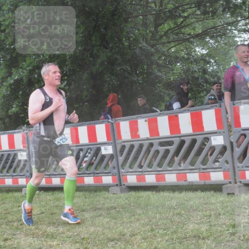 21.06.2025 - 27. Vierlanden-Triathlon KatJ http://msf.ph/oto/8040516 15.06.2025 14:27:58 Ziel 1233 meine-sportfotos.de