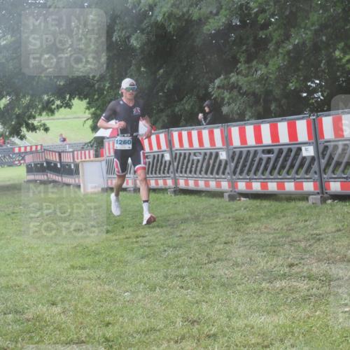21.06.2025 - 27. Vierlanden-Triathlon KatJ http://msf.ph/oto/8040539 15.06.2025 14:28:10 Ziel 1260 meine-sportfotos.de