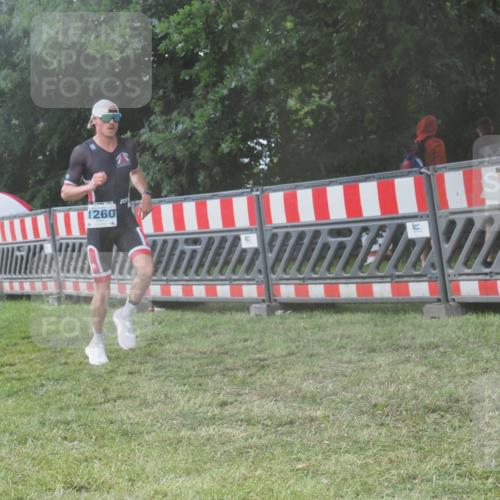 21.06.2025 - 27. Vierlanden-Triathlon KatJ http://msf.ph/oto/8040546 15.06.2025 14:28:11 Ziel 1260 meine-sportfotos.de