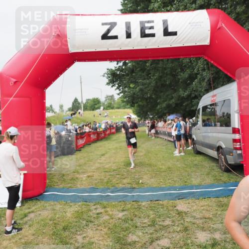 21.06.2025 - 27. Vierlanden-Triathlon MichiJ http://msf.ph/oto/8040551 15.06.2026 13:25:25 Ziel 658, 1065, 1066, 1067 meine-sportfotos.de