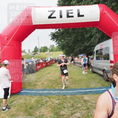21.06.2025 - 27. Vierlanden-Triathlon MichiJ http://msf.ph/oto/8040575 15.06.2026 13:25:25 Ziel 658, 1065, 1066, 1067 meine-sportfotos.de