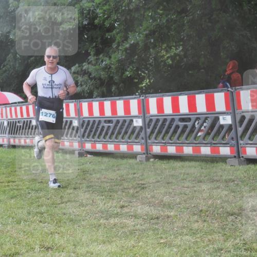 21.06.2025 - 27. Vierlanden-Triathlon KatJ http://msf.ph/oto/8040602 15.06.2025 14:28:45 Ziel 1276 meine-sportfotos.de