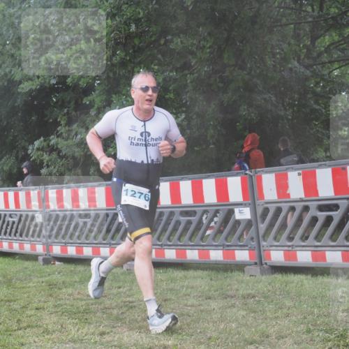 21.06.2025 - 27. Vierlanden-Triathlon KatJ http://msf.ph/oto/8040618 15.06.2025 14:28:46 Ziel 1276 meine-sportfotos.de