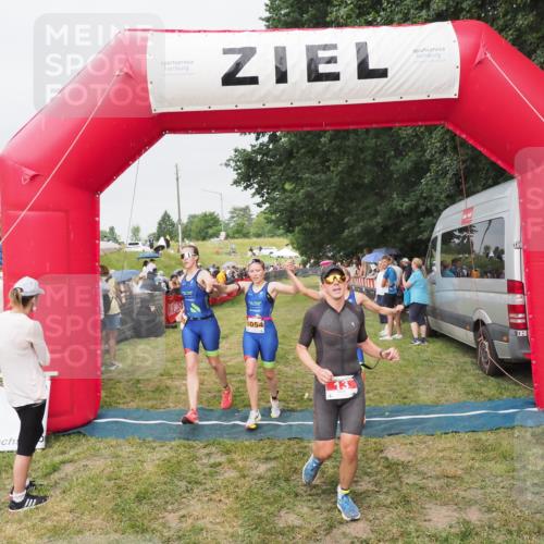 21.06.2025 - 27. Vierlanden-Triathlon MichiJ http://msf.ph/oto/8040629 15.06.2026 13:25:51 Ziel 13, 1053, 1054, 1055 meine-sportfotos.de
