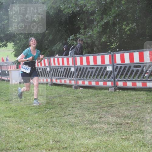 21.06.2025 - 27. Vierlanden-Triathlon KatJ http://msf.ph/oto/8040690 15.06.2025 14:29:03 Ziel 1176, 1252 meine-sportfotos.de