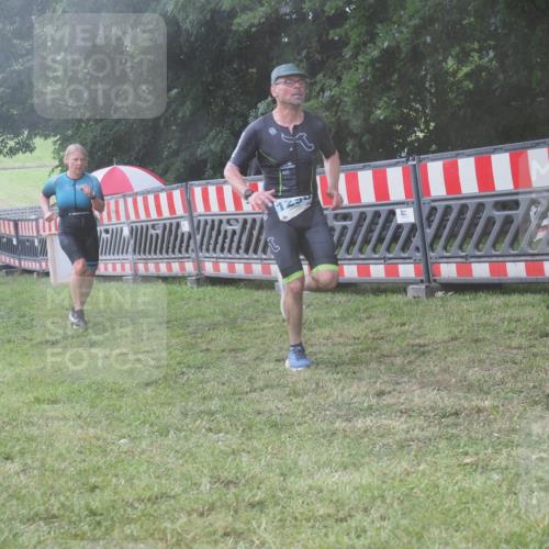 21.06.2025 - 27. Vierlanden-Triathlon KatJ http://msf.ph/oto/8040733 15.06.2025 14:29:19 Ziel 1223, 1296 meine-sportfotos.de