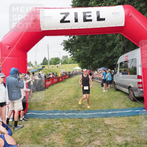 21.06.2025 - 27. Vierlanden-Triathlon MichiJ http://msf.ph/oto/8040792 15.06.2026 13:26:53 Ziel 835 meine-sportfotos.de
