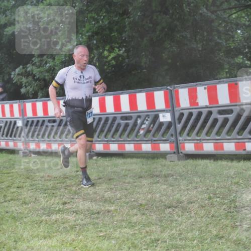 21.06.2025 - 27. Vierlanden-Triathlon KatJ http://msf.ph/oto/8040794 15.06.2025 14:29:41 Ziel 1175, 1271, 1287, 1295 meine-sportfotos.de