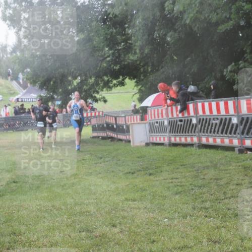 21.06.2025 - 27. Vierlanden-Triathlon KatJ http://msf.ph/oto/8040806 15.06.2025 14:29:44 Ziel 1175, 1271, 1287, 1294, 1295 meine-sportfotos.de