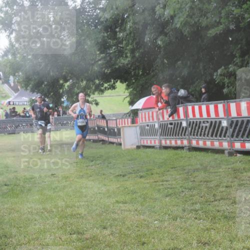 21.06.2025 - 27. Vierlanden-Triathlon KatJ http://msf.ph/oto/8040816 15.06.2025 14:29:44 Ziel 1175, 1271, 1287, 1294, 1295 meine-sportfotos.de